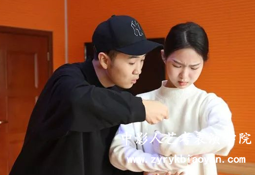 稿件朗誦
