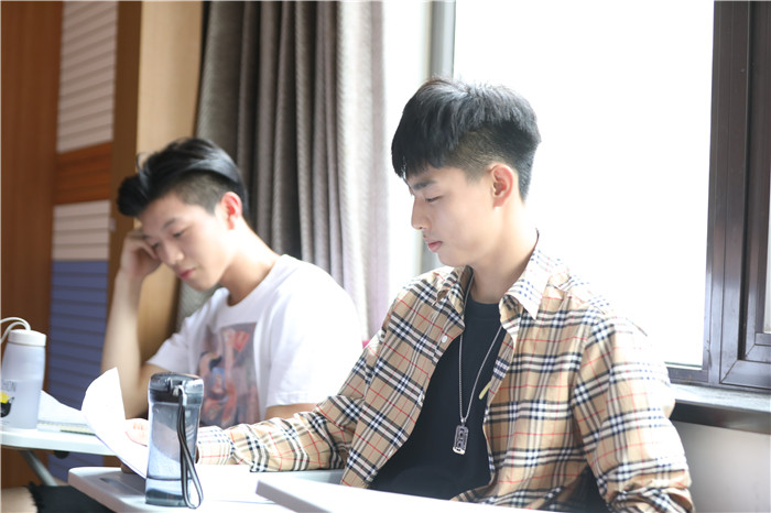 表演藝考線上面試對于光線要注意什么