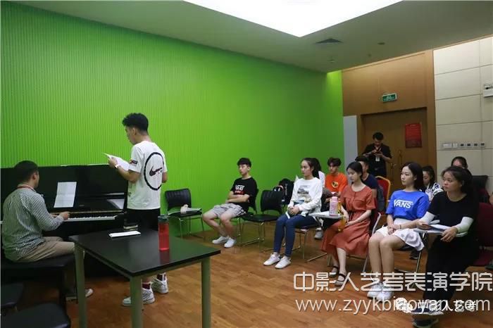 影視表演培訓(xùn)聲樂課堂