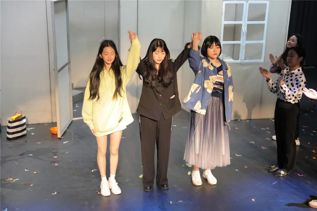 適合表演藝考臺(tái)詞稿件有哪些