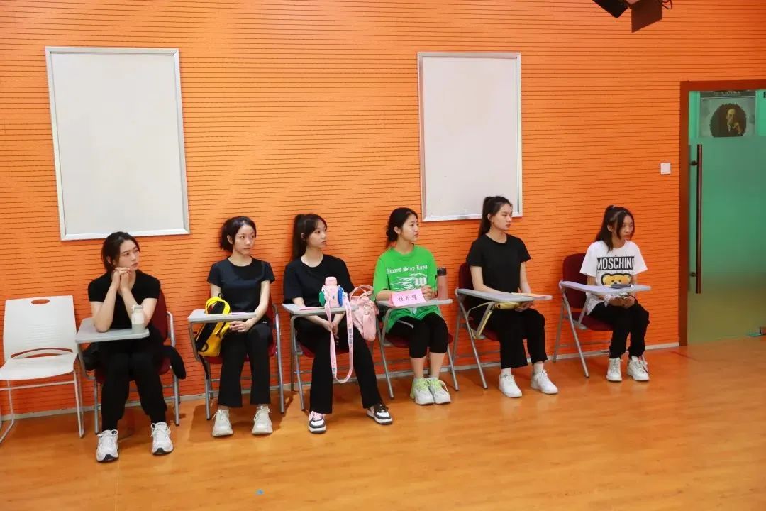 表演藝考女生經(jīng)典臺(tái)詞獨(dú)白