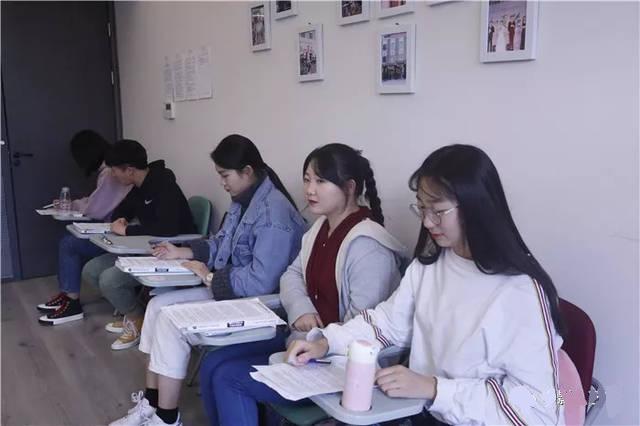 影視表演命題小品真題有哪些