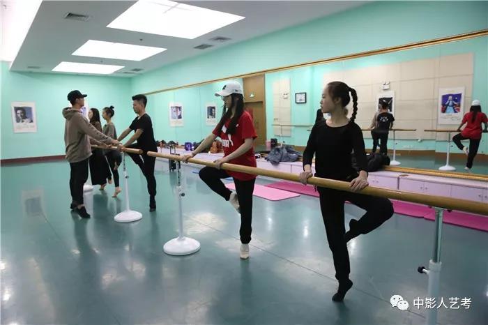 形體把桿練習(xí)