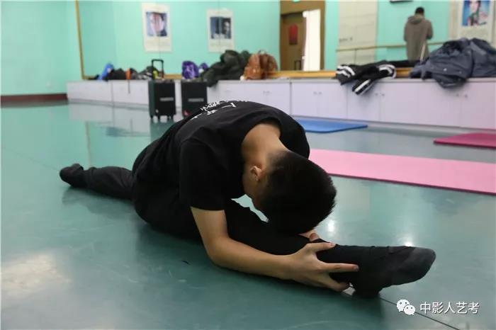 形體劈叉練習