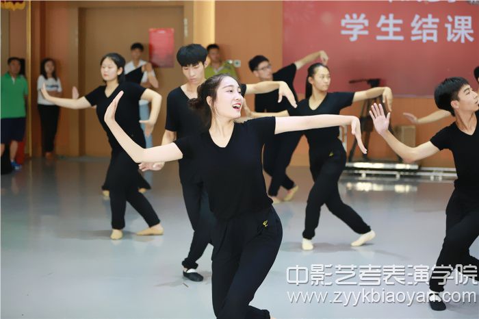 表演專(zhuān)業(yè)結(jié)課演出.jpg
