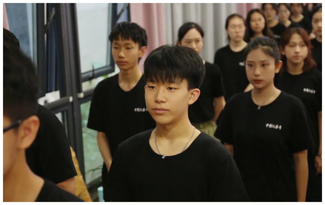 表演形體坐姿怎么訓(xùn)練