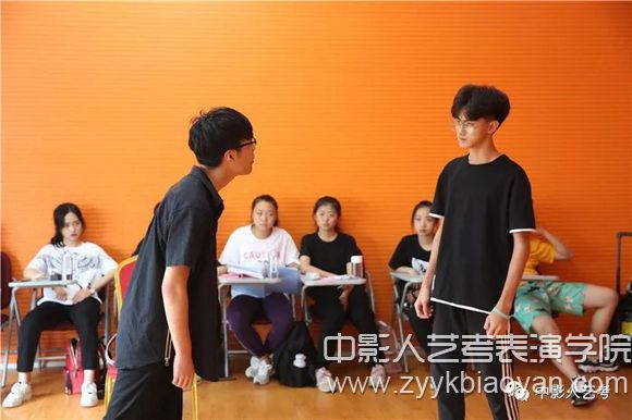 需要從哪些方面判斷自己適不適合學(xué)表演