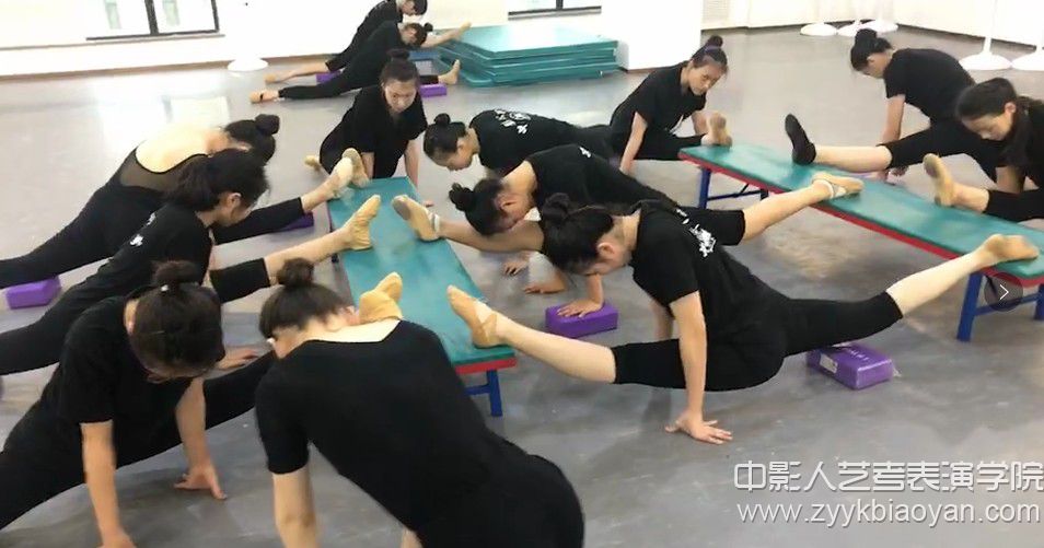 早功壓腿訓練