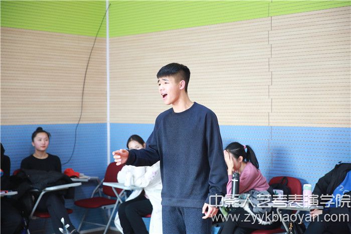 中影人藝考表演學院聲樂課堂.jpg
