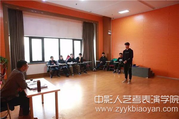馮震老師課堂.jpg