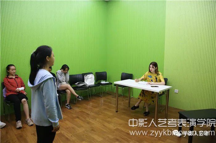 表演藝考生高如何搭配服裝.jpg