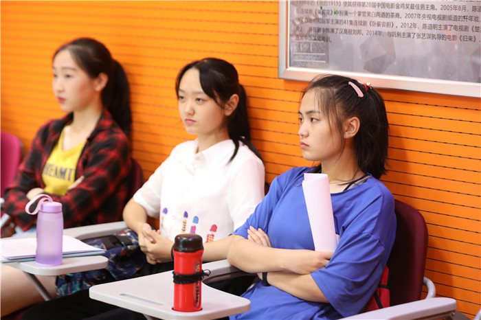 藝考表演專業(yè)對女生有什么要求