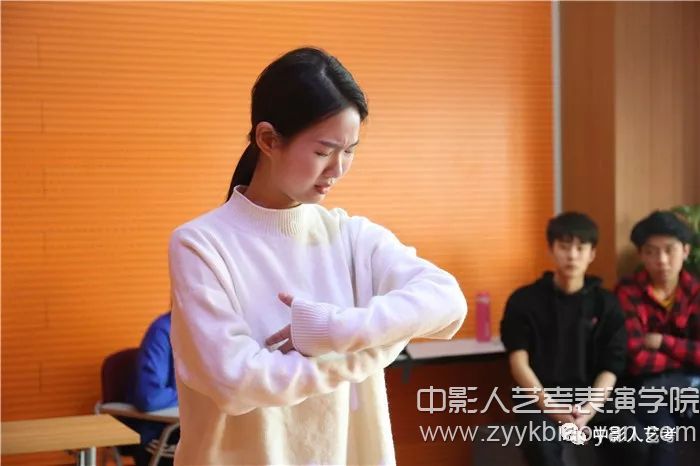影視表演培訓(xùn)班無實(shí)物表演
