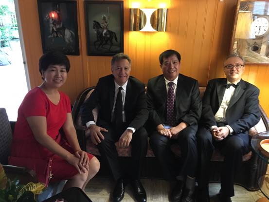 侯光明書記一行與意大利國家影視公司CEO保羅先生等.jpg