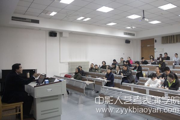 黨委書記龔裕為京表兩系師生作十九大精神專題輔導(dǎo)報告.jpg