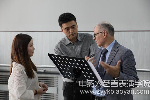 意大利阿維利諾音樂學院Pasquale Tizzani教授訪問藝術教育學院并講授聲樂大師課.jpg