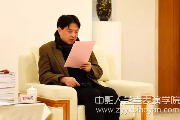 劉偉冬在現場宣讀了彭麗媛教授的回信.jpg