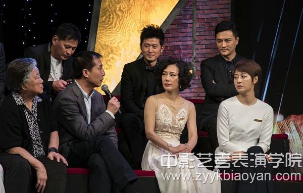上戲表93級校友返校 執手相敘大嘆恩師才藝2.jpg