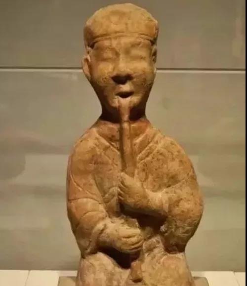 人俑肖像——吹尺八