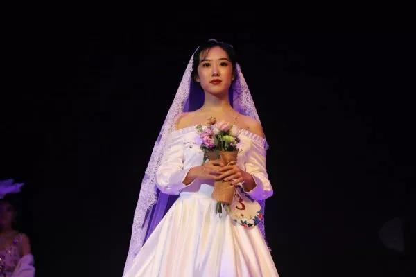 山東藝術學院美妝大賽現場照片