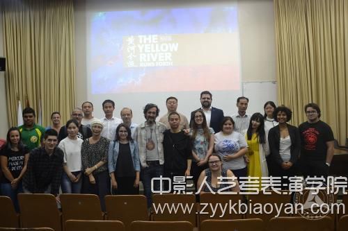 蘇陽先生與全體工作人員合影留念.jpg