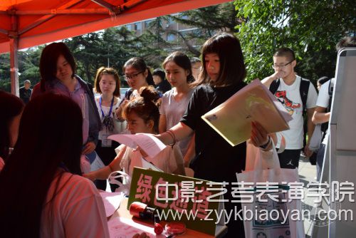 綠色通道助力新生起航.jpg