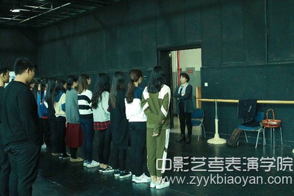 中央戲劇學(xué)院表演系教授王麗娜老師課堂.jpg
