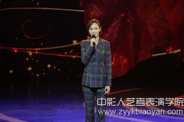 演員唐嫣表演《初心》.jpg