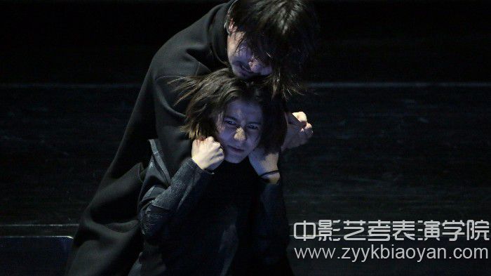中央戲劇學(xué)院精彩演出《李爾王》.jpg