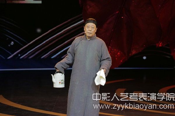著名演員倪大紅表演《大幕拉開》.jpg