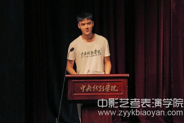 2017級表演系學生周川珺.jpg
