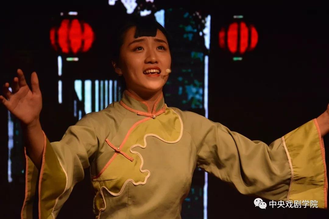 主要演員演出音樂劇《家》片段
