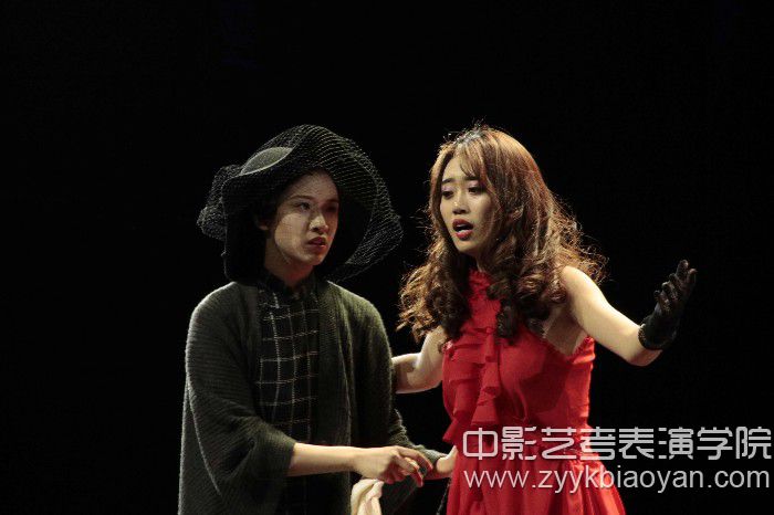 中國政法大學《六個尋找劇作家的劇中人》在中央戲劇學院實驗劇場上演.jpg