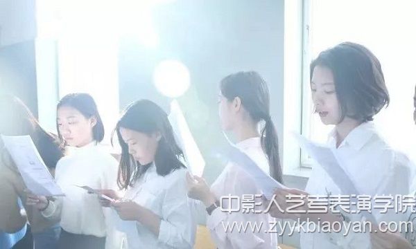 電影電視系廣播電視節目主持專業方向開始考試.jpg